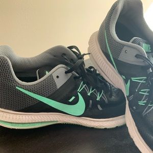 Nike Zoom Winflo 2 tennis shoes